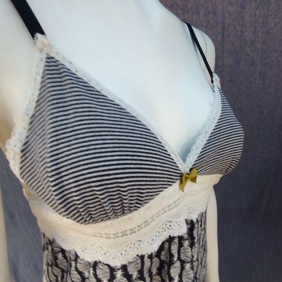 Kensie top Medium - Picture 14 of 15